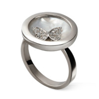Ring Carrera y Carrera Baile de Mariposas Twist, white gold, nacre, diamonds Ring Carrera y Carrera Baile de Mariposas Twist, white gold, nacre, diamonds