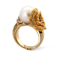Ring Carrera y Carrera Gardenias, yellow gold, diamonds, pearl Ring Carrera y Carrera Gardenias, yellow gold, diamonds, pearl