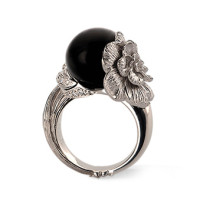Ring Carrera y Carrera Gardenias, white gold, diamonds, onyx Ring Carrera y Carrera Gardenias, white gold, diamonds, onyx