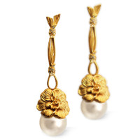 Earrings Carrera y Carrera Gardenias, yellow gold, diamonds, pearl Earrings Carrera y Carrera Gardenias, yellow gold, diamonds, pearl