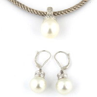Bucherer set, white gold, pearls, diamonds Bucherer set, white gold, pearls, diamonds