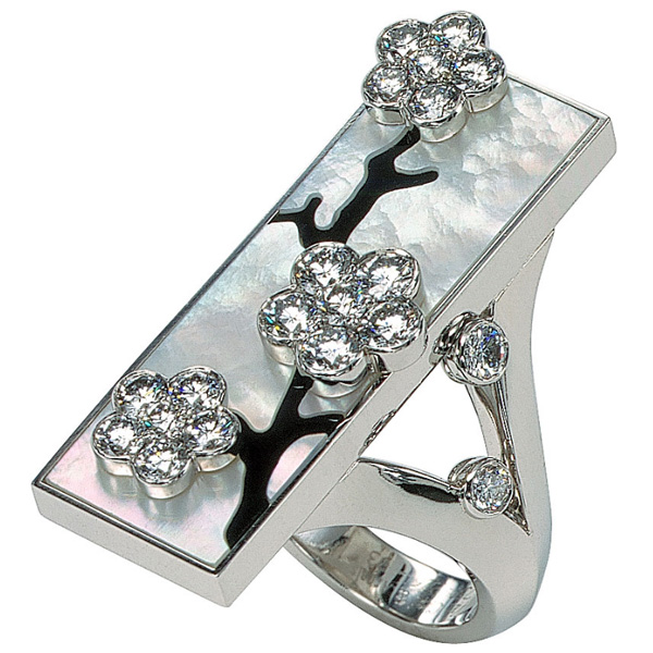 Van Cleef & Arpels Miroir des Eaux ring, white gold, diamonds Van Cleef & Arpels Miroir des Eaux ring, white gold, diamonds