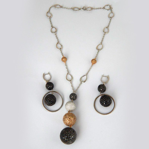 DeGrisogono set, white gold, diamonds DeGrisogono set, white gold, diamonds