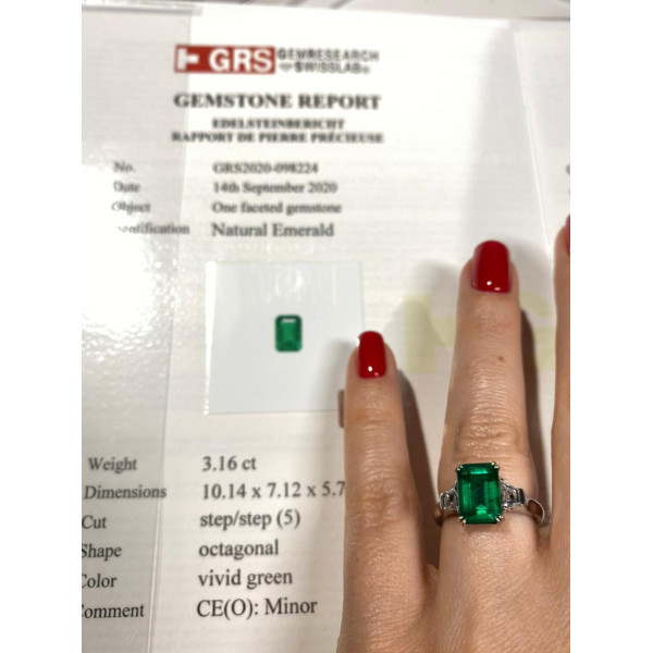 Ring with 3.16ct emerald, white gold, diamonds Ring with 3.16ct emerald, white gold, diamonds